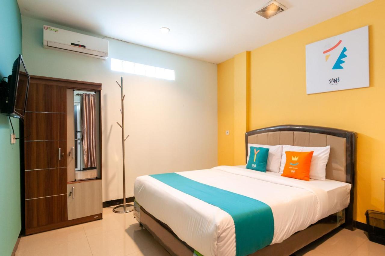 Sans Hotel Finest Medan Exterior photo