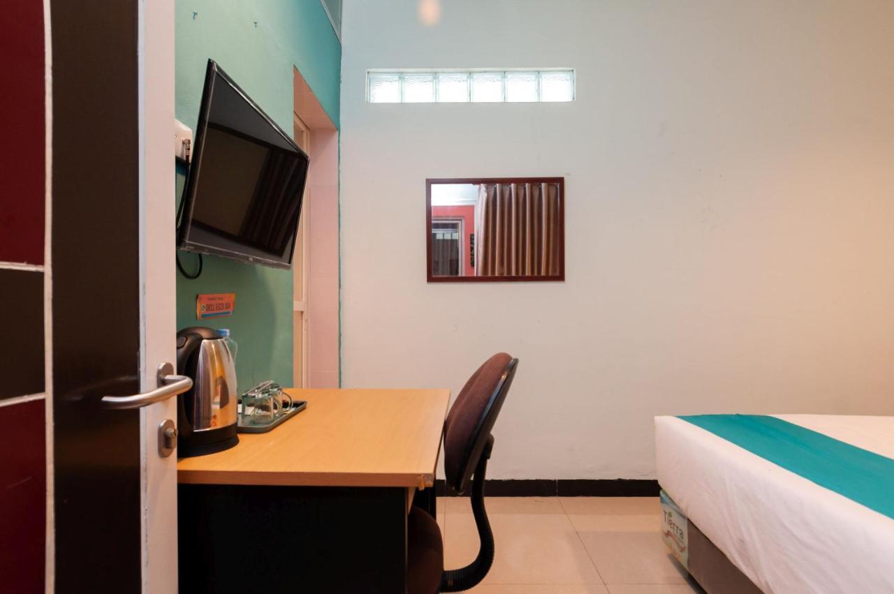 Sans Hotel Finest Medan Exterior photo