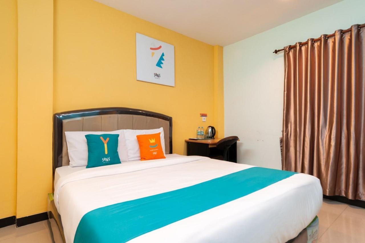 Sans Hotel Finest Medan Exterior photo