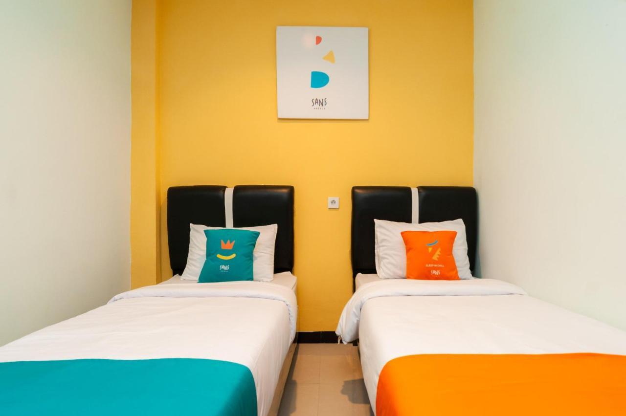 Sans Hotel Finest Medan Exterior photo
