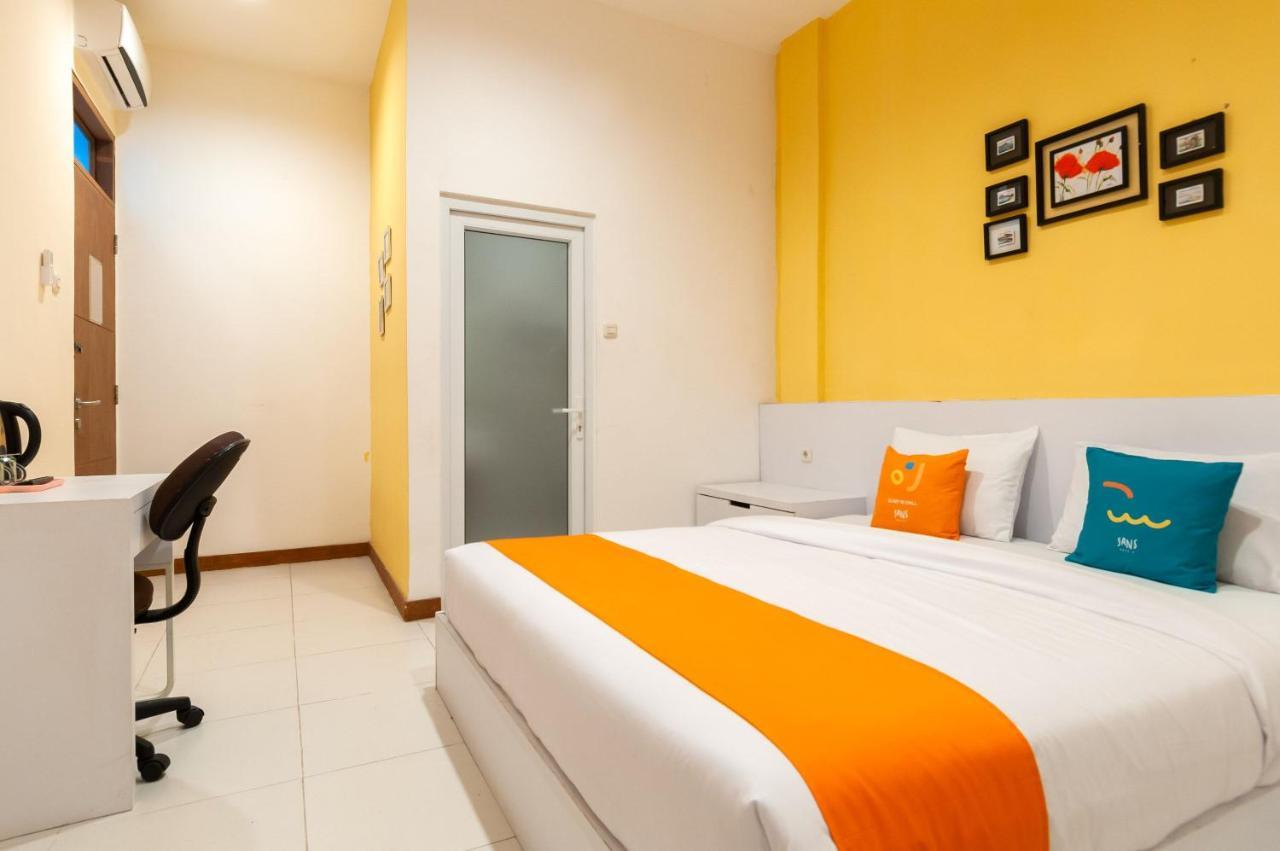Sans Hotel Finest Medan Exterior photo