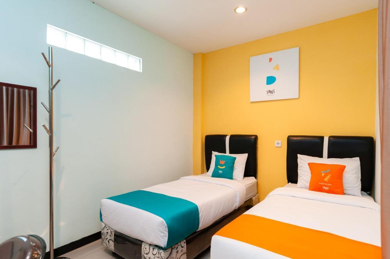 Sans Hotel Finest Medan Exterior photo