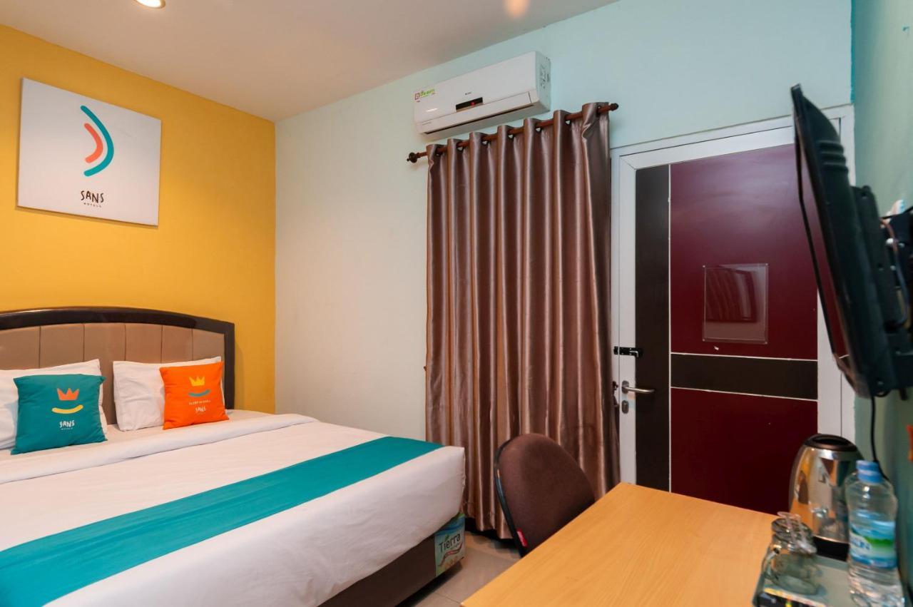 Sans Hotel Finest Medan Exterior photo