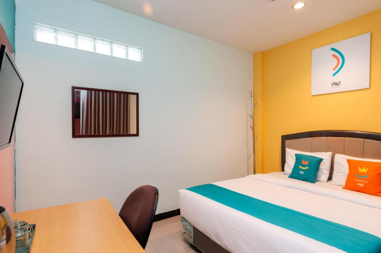 Sans Hotel Finest Medan Exterior photo