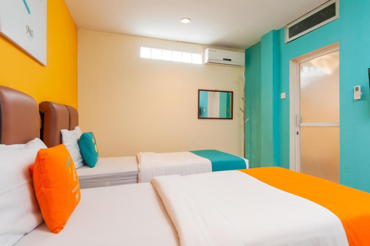 Sans Hotel Finest Medan Exterior photo